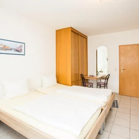 Pizzeria Venezia Отель Зорен